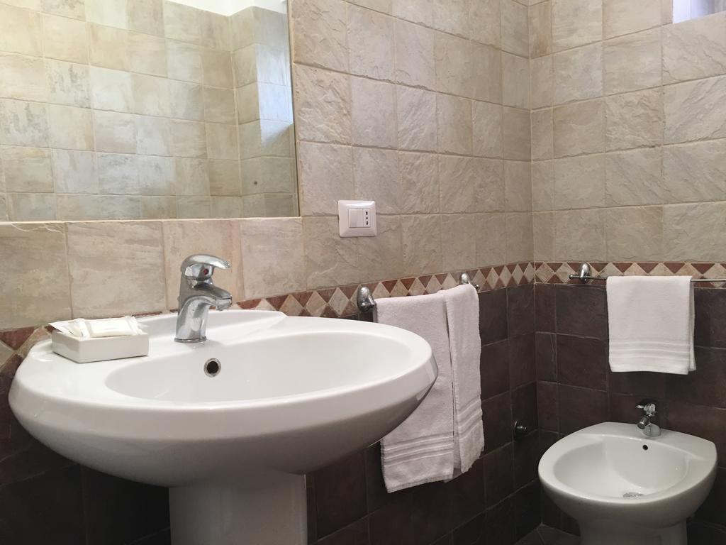 Delightful Apartment 100 Meters From The Colosseum エクステリア 写真